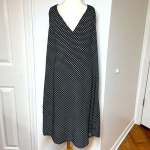 Old Navy sleeveless V-neck black & white dress